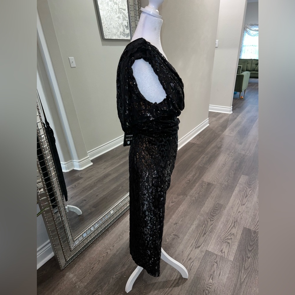 DUNDAS x REVOLVE Hendrix Midi Dress in Black - Picture 15 of 15